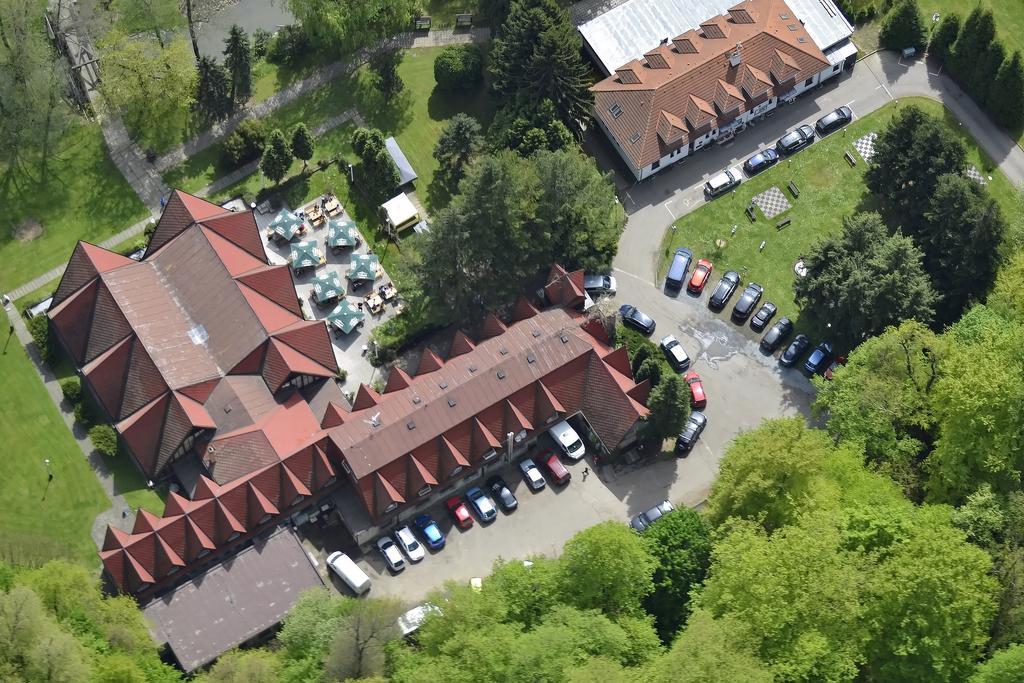 Hotel Konopiste Nova Myslivna Benesov  Kültér fotó