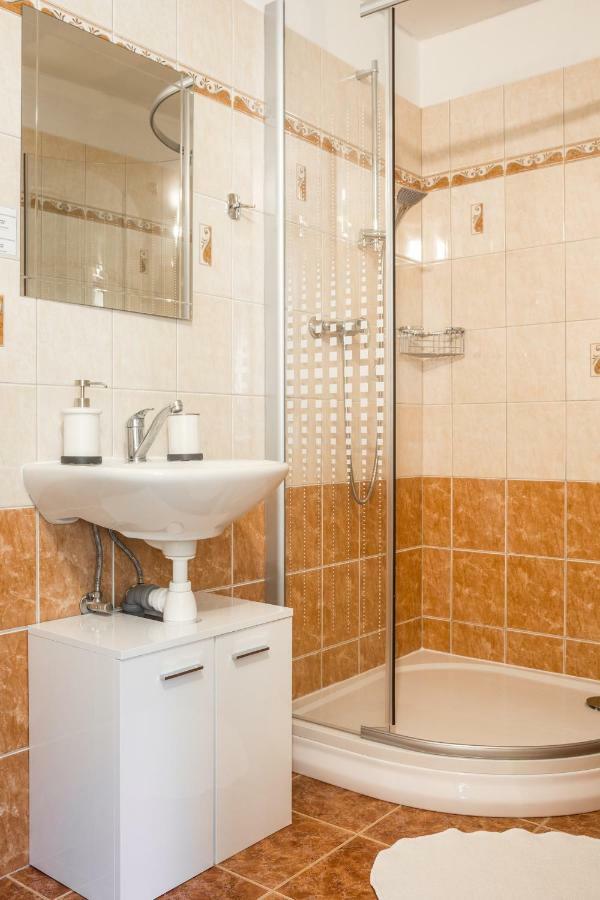 Hotel Konopiste Nova Myslivna Benesov  Kültér fotó